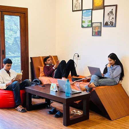 A Sleepy Fox Hostel New Delhi Luaran gambar