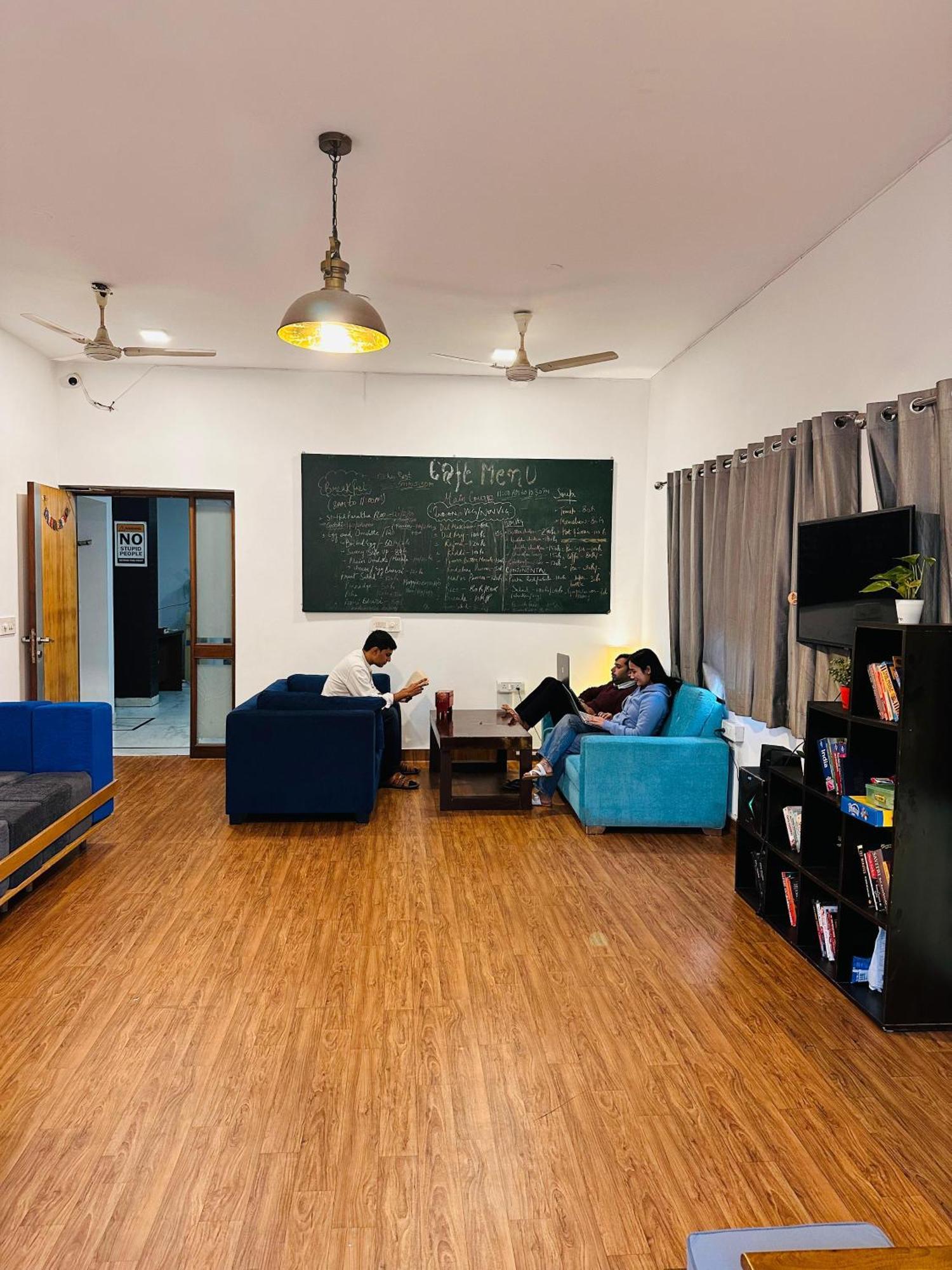 A Sleepy Fox Hostel New Delhi Luaran gambar